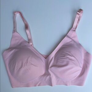 Pink Wireless Bra with Adjustable Straps and Seamless Design